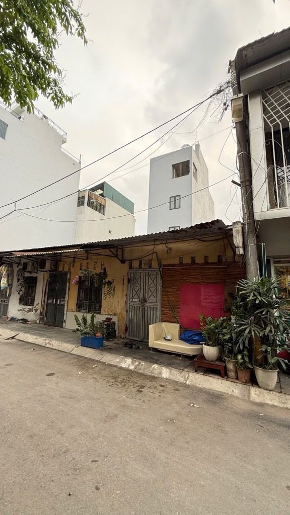 Bán nhà Nguyễn Khoái - diện tích 92m2 2 tầng - Ô tô tránh - giá 17 tỷ