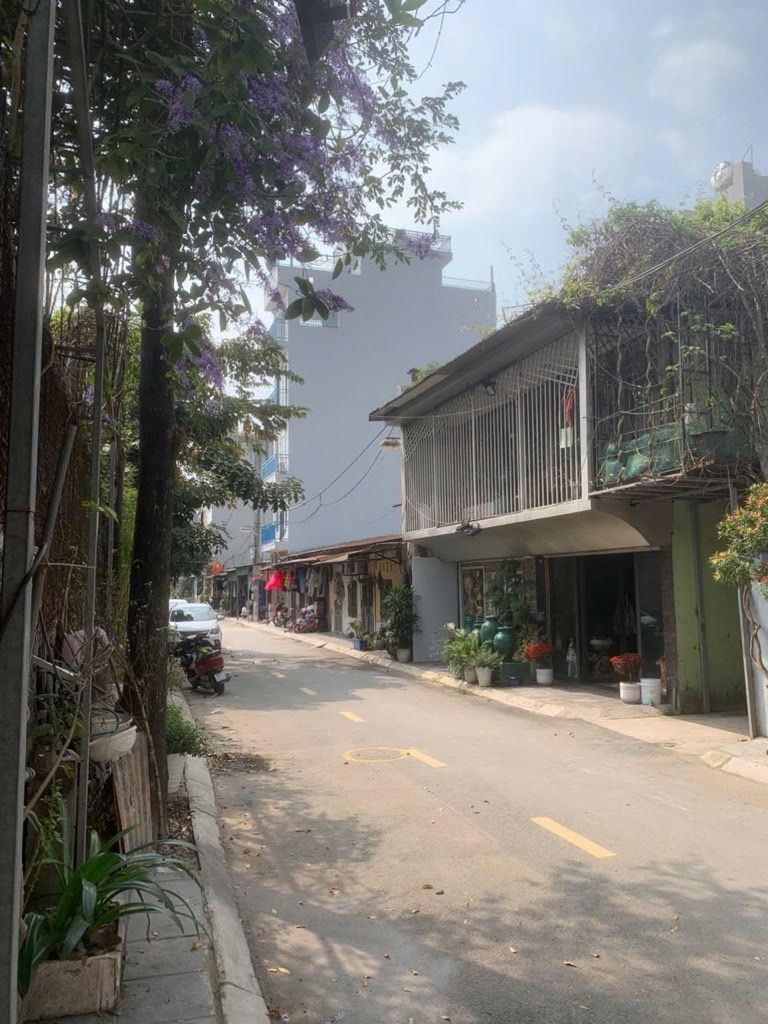 Bán nhà Nguyễn Khoái - diện tích 92m2 2 tầng - Ô tô tránh - giá 17 tỷ