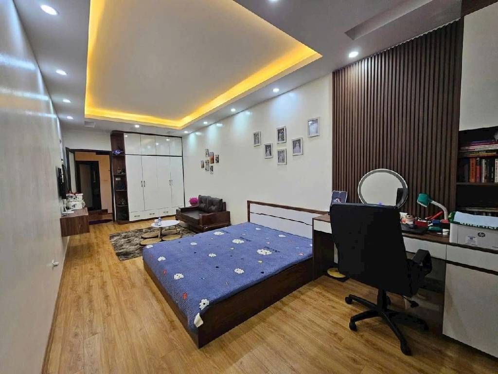 Bán nhà Thanh Lân - diện tích 34m2 5 tầng - Ô tô tránh - giá 7,8 tỷ