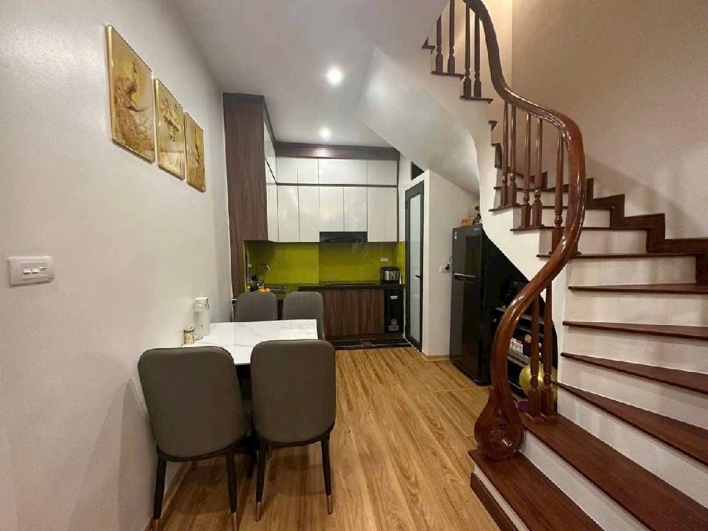 Bán nhà Thanh Lân - diện tích 34m2 5 tầng - Ô tô tránh - giá 7,8 tỷ