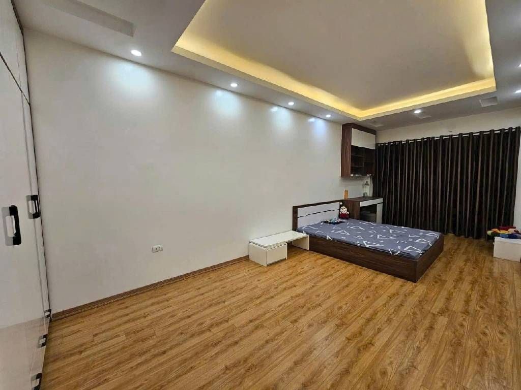 Bán nhà Thanh Lân - diện tích 34m2 5 tầng - Ô tô tránh - giá 7,8 tỷ