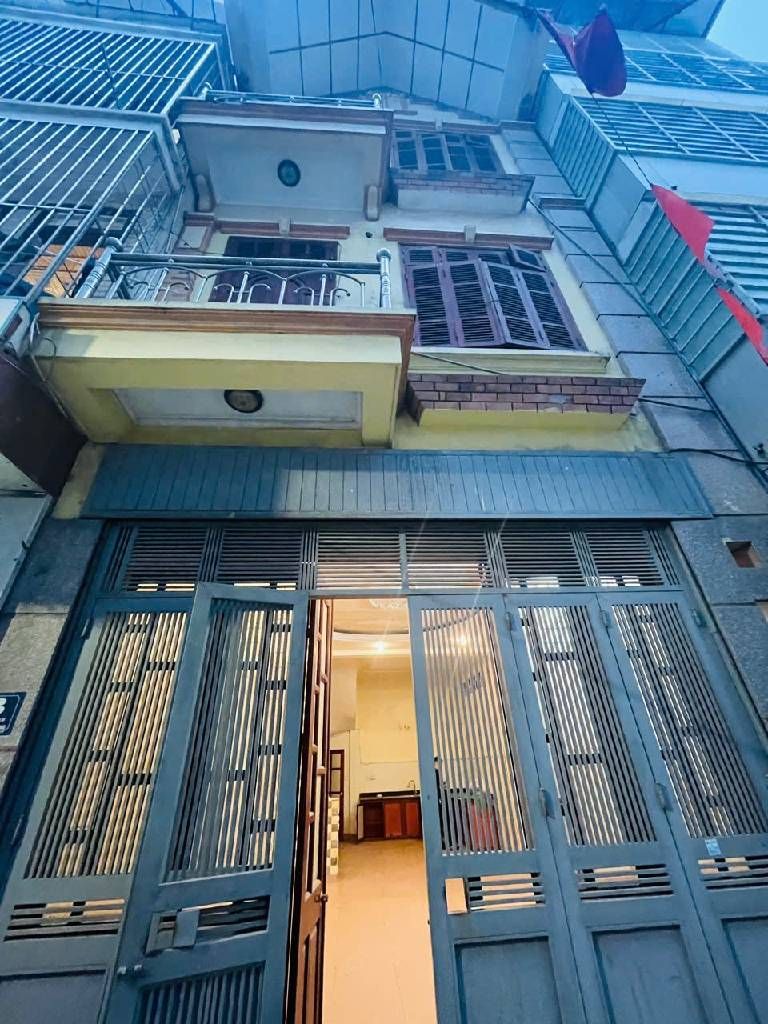 Bán nhà Chùa Láng - diện tích 49,2m2 4 tầng - Ô TÔ 7 CHỖ VÀO NHÀ - giá 15,8 tỷ