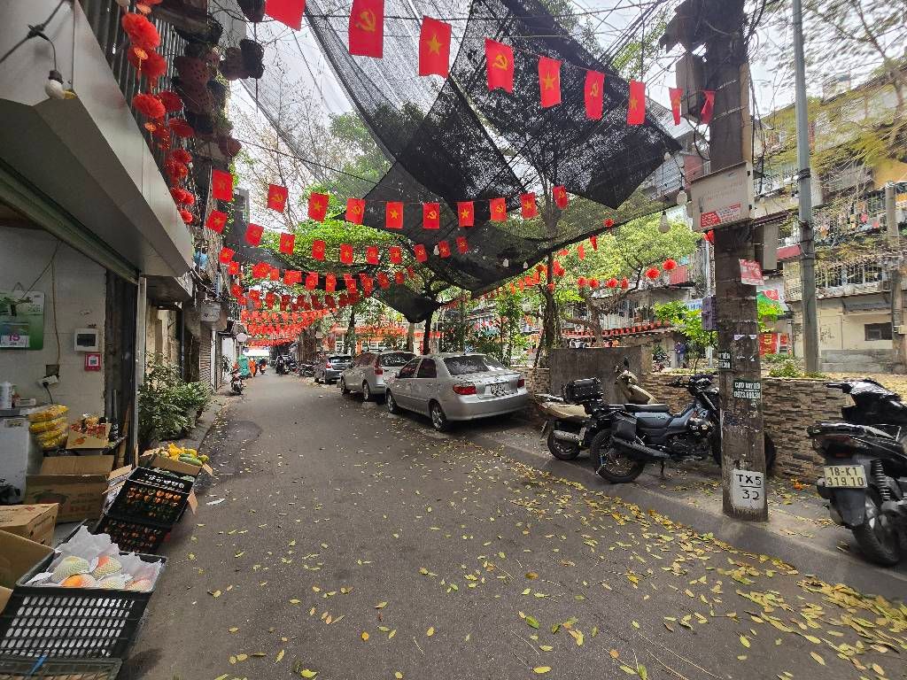 Bán nhà C1 Tập thể Khuất Duy Tiến - diện tích 33.3m2 1 tầng - 2 mặt tiền ô tô tránh - giá 12,5 tỷ