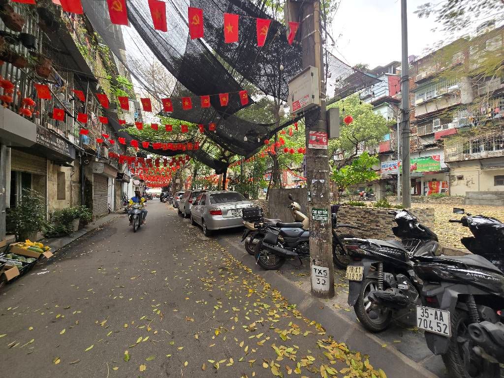 Bán nhà C1 Tập thể Khuất Duy Tiến - diện tích 33.3m2 1 tầng - 2 mặt tiền ô tô tránh - giá 12,5 tỷ