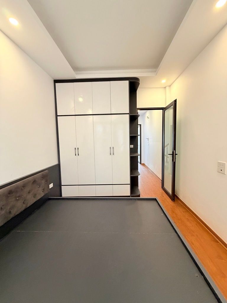 Bán nhà Thanh Lân - diện tích 34.2m2 4 tầng - Nhà mới full nội thất - giá 6,3 tỷ