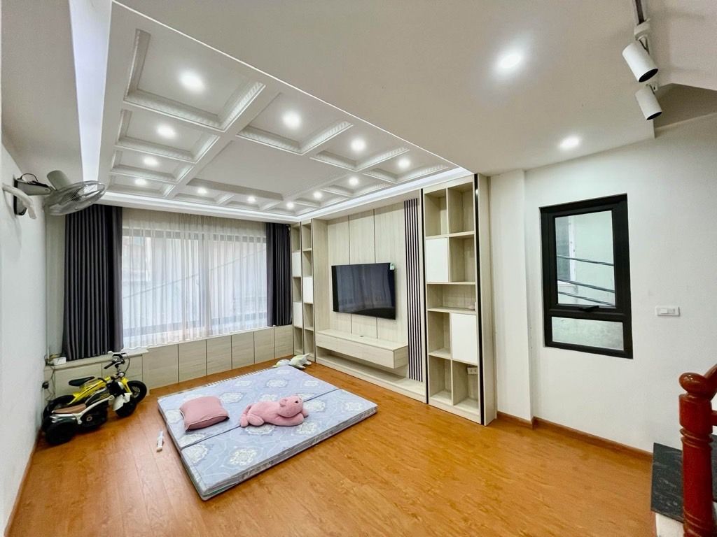 Bán nhà Trương Định - diện tích 30m2 6 tầng - Lô góc, ô tô đỗ cửa - giá 12,4 tỷ