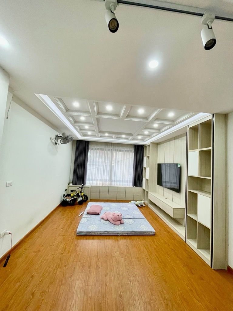 Bán nhà Trương Định - diện tích 30m2 6 tầng - Lô góc, ô tô đỗ cửa - giá 12,4 tỷ