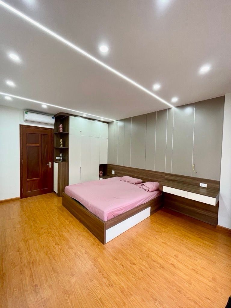 Bán nhà Trương Định - diện tích 30m2 6 tầng - Lô góc, ô tô đỗ cửa - giá 12,4 tỷ
