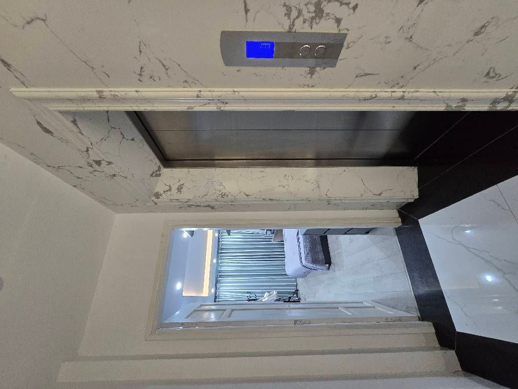 Bán nhà Hoàng Mai - diện tích 39m2 5 tầng - Ô TÔ 7 CHỖ QUA NHÀ - giá 17 tỷ