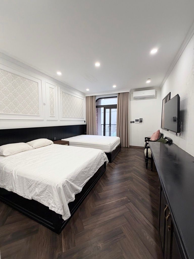 Bán nhà Vương Thừa Vũ - diện tích 44.3m2 5 tầng - thang máy nhập khẩu - giá 15,2 tỷ