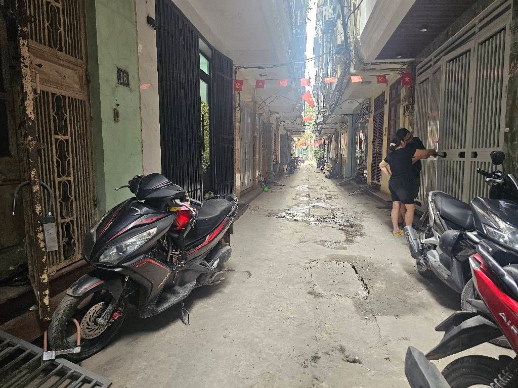 Bán nhà Giải Phóng - diện tích 39m2 4 tầng - ô tô đỗ cửa - giá 11 tỷ