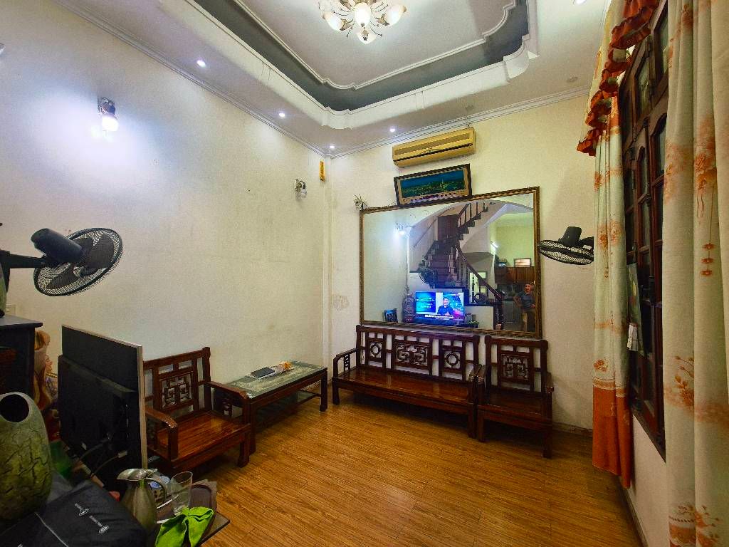 Bán nhà Nguyễn Khoái - diện tích 45m2 3 tầng - Mặt phố kinh doanh sầm uất - giá 8,6 tỷ