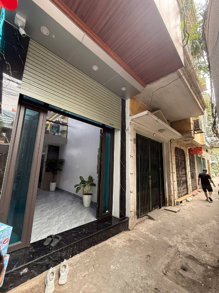 Bán nhà Thịnh Quang - diện tích 24m2 5 tầng - Ngõ thông tứ tung - giá 8,5 tỷ