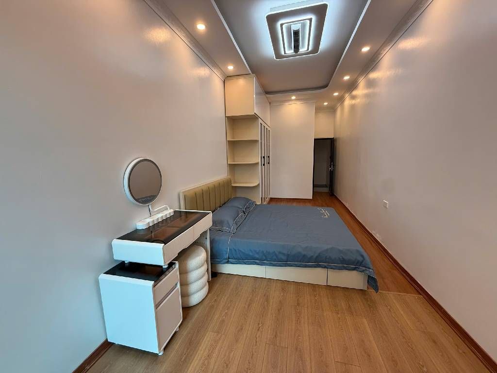 Bán nhà Thịnh Quang - diện tích 24m2 5 tầng - Ngõ thông tứ tung - giá 8,5 tỷ