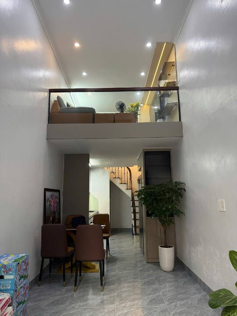 Bán nhà Thịnh Quang - diện tích 24m2 5 tầng - Ngõ thông tứ tung - giá 8,5 tỷ