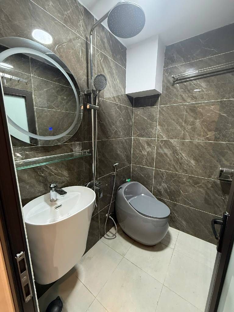 Bán nhà Thịnh Quang - diện tích 24m2 5 tầng - Ngõ thông tứ tung - giá 8,5 tỷ