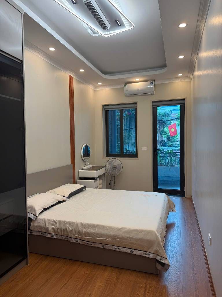 Bán nhà Thịnh Quang - diện tích 24m2 5 tầng - Ngõ thông tứ tung - giá 8,5 tỷ