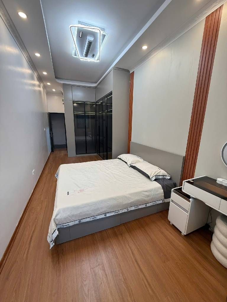 Bán nhà Thịnh Quang - diện tích 24m2 5 tầng - Ngõ thông tứ tung - giá 8,5 tỷ