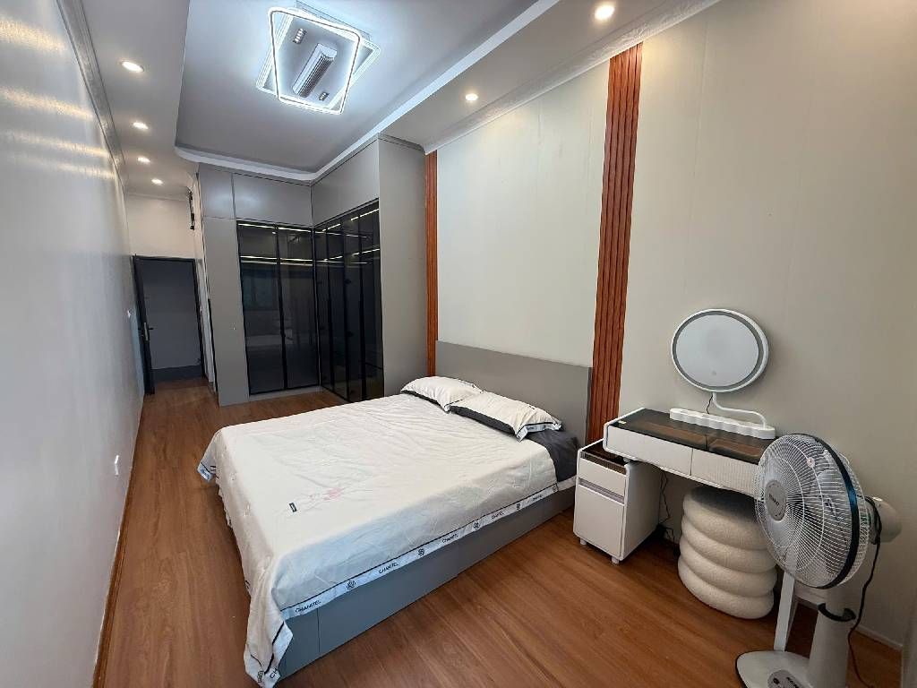 Bán nhà Thịnh Quang - diện tích 24m2 5 tầng - Ngõ thông tứ tung - giá 8,5 tỷ