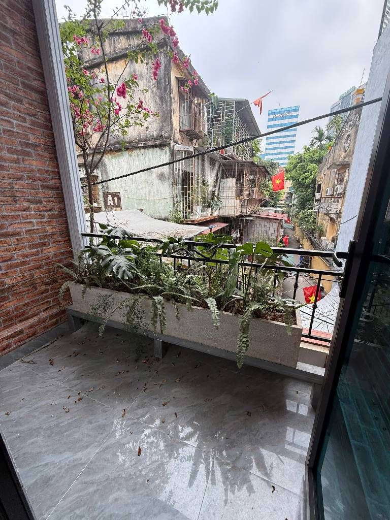 Bán nhà Thịnh Quang - diện tích 24m2 5 tầng - Ngõ thông tứ tung - giá 8,5 tỷ