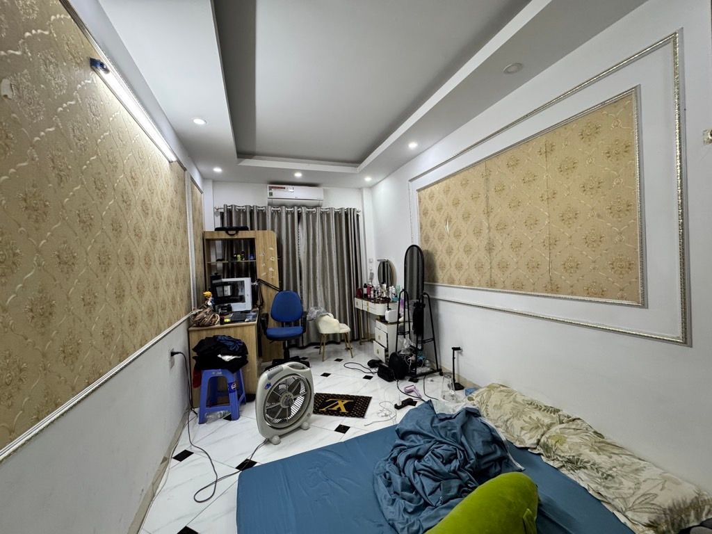 Bán nhà Lĩnh Nam - diện tích 48.2m2 5 tầng - Ngõ 296 ô tô tránh - giá 13,5 tỷ