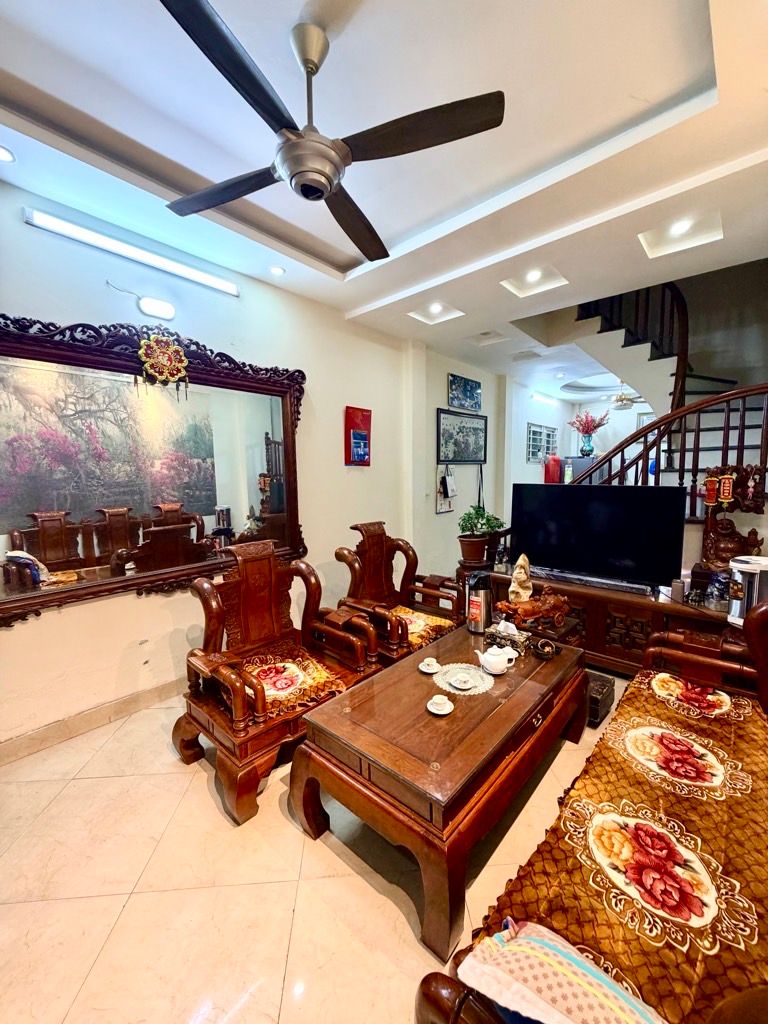 Bán nhà Kim Ngưu - diện tích 45m2 5 tầng - lô góc 3 mặt thoáng - giá 12,5 tỷ