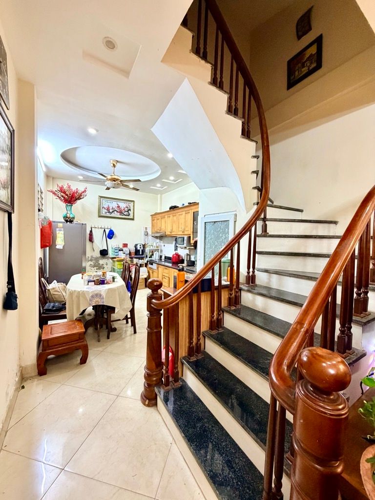 Bán nhà Kim Ngưu - diện tích 45m2 5 tầng - lô góc 3 mặt thoáng - giá 12,5 tỷ