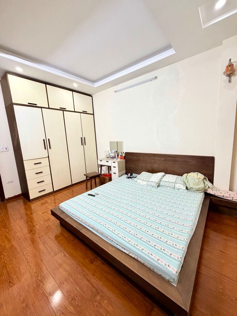 Bán nhà Kim Ngưu - diện tích 45m2 5 tầng - lô góc 3 mặt thoáng - giá 12,5 tỷ