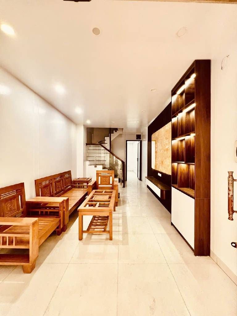 Bán nhà Lĩnh Nam - diện tích 35.6m2 6 tầng - ô tô tránh - giá 7,5 tỷ