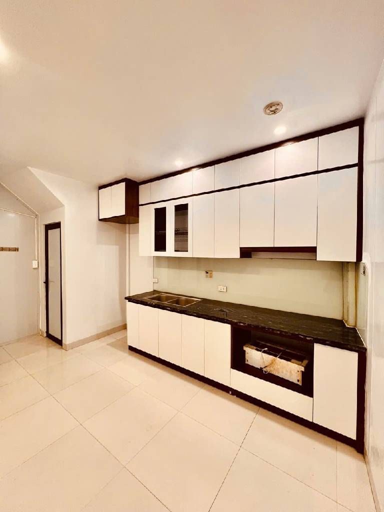 Bán nhà Lĩnh Nam - diện tích 35.6m2 6 tầng - ô tô tránh - giá 7,5 tỷ