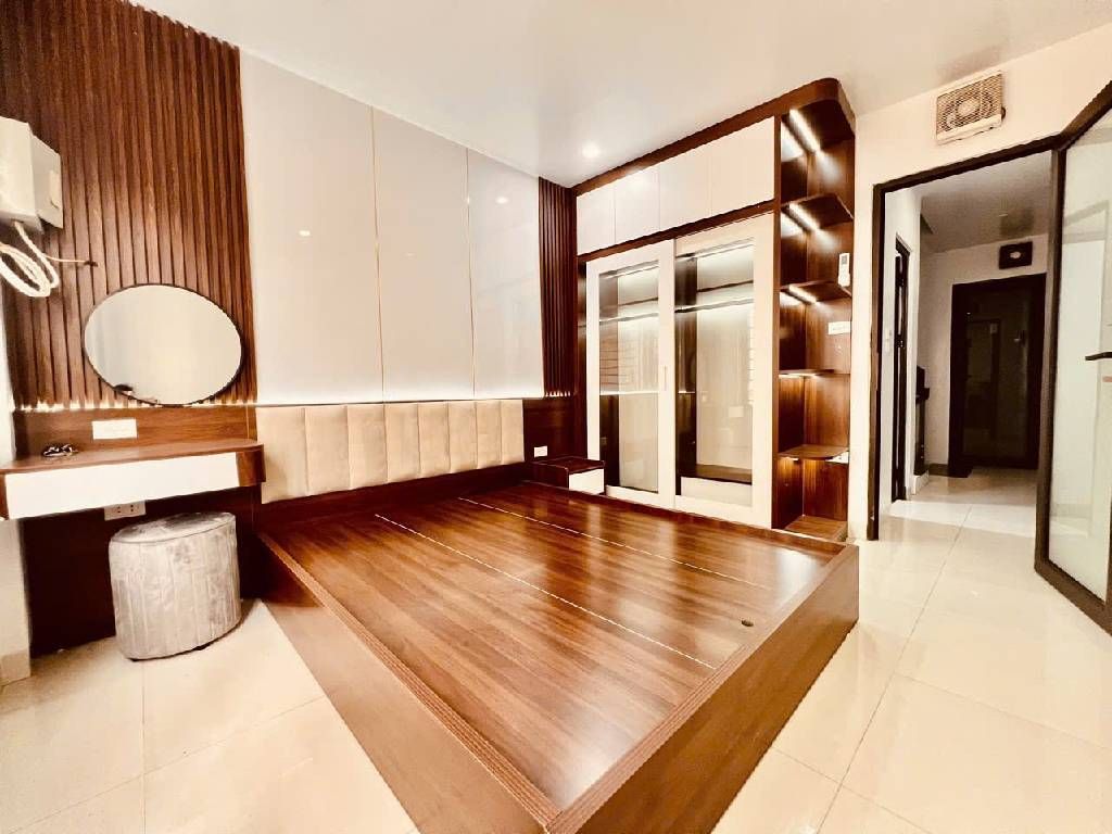 Bán nhà Lĩnh Nam - diện tích 35.6m2 6 tầng - ô tô tránh - giá 7,5 tỷ