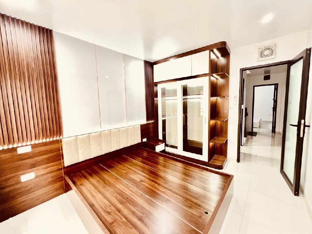 Bán nhà Lĩnh Nam - diện tích 35.6m2 6 tầng - ô tô tránh - giá 7,5 tỷ