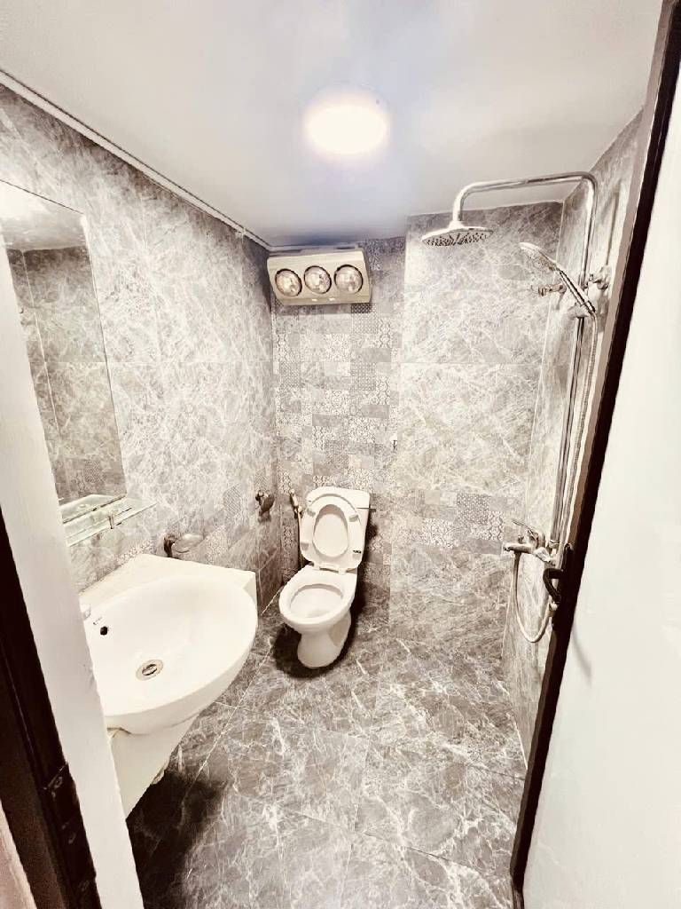 Bán nhà Lĩnh Nam - diện tích 35.6m2 6 tầng - ô tô tránh - giá 7,5 tỷ