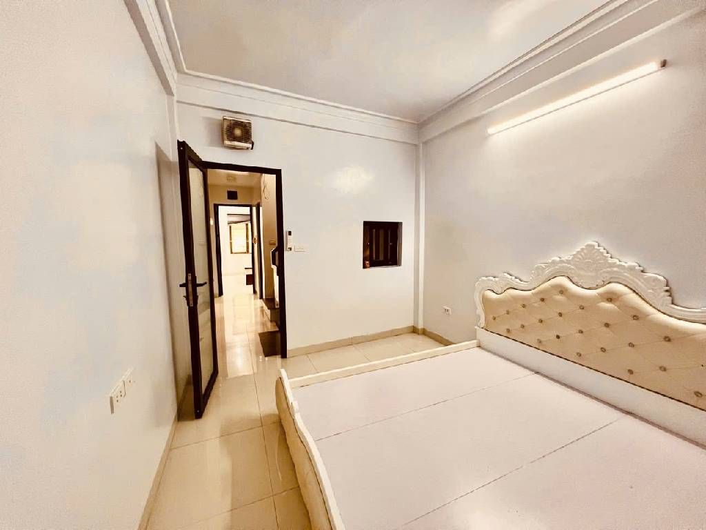 Bán nhà Lĩnh Nam - diện tích 35.6m2 6 tầng - ô tô tránh - giá 7,5 tỷ