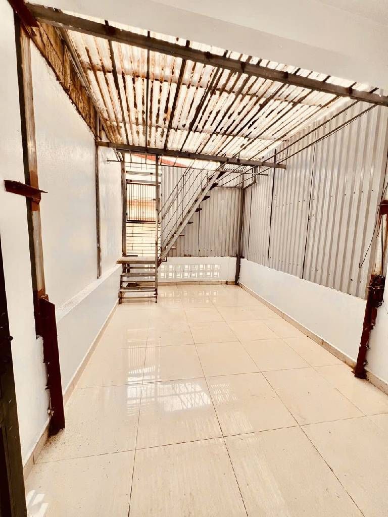 Bán nhà Lĩnh Nam - diện tích 35.6m2 6 tầng - ô tô tránh - giá 7,5 tỷ