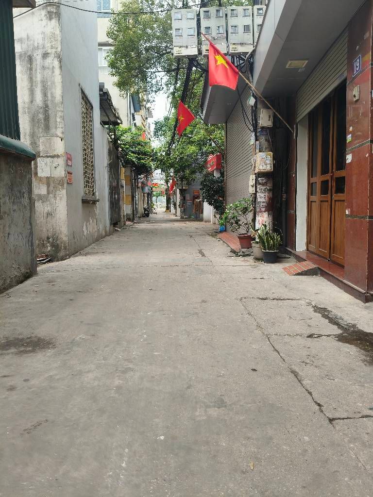 Bán nhà Giải phóng - diện tích 30m2 5 tầng - ô tô đỗ cổng - giá 8,2 tỷ