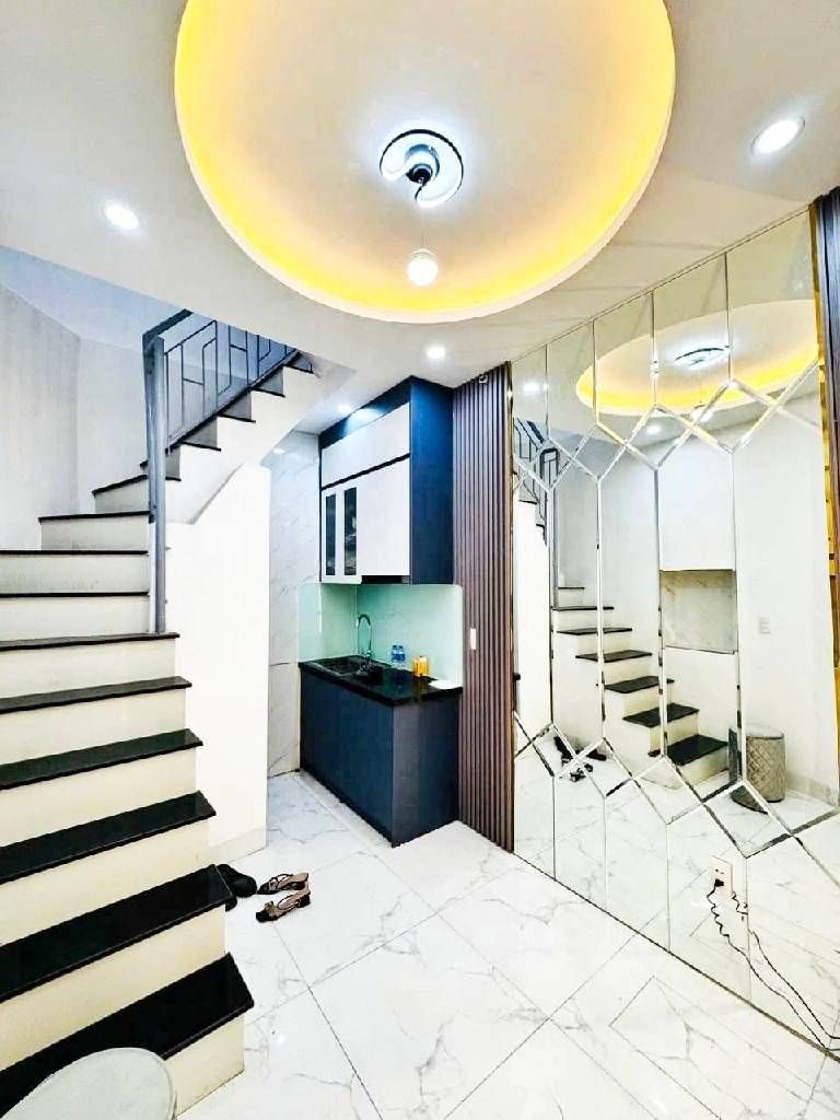 Bán nhà đê la thành - diện tích 14.4m2 4 tầng - 2 PN + 2WC đủ công năng - giá 3,48 tỷ