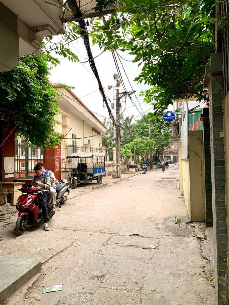 Bán nhà Bằng B - diện tích 34m2 6 tầng - Ô TÔ ĐỖ CỬA - giá 12 tỷ