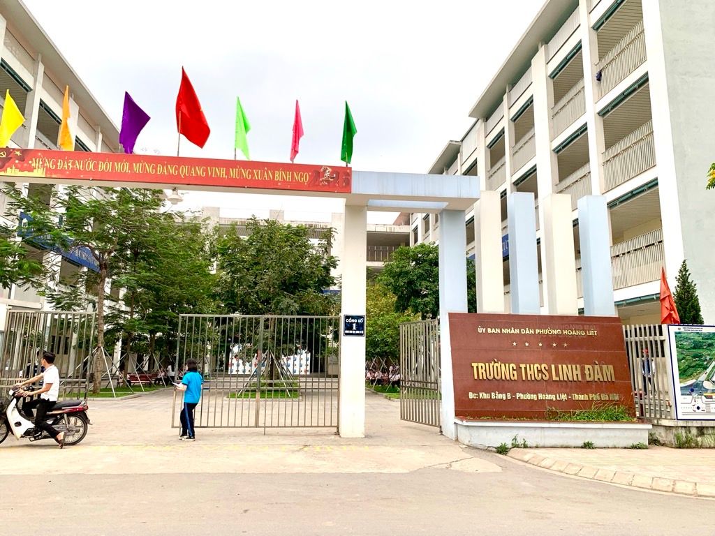 Bán nhà Bằng B - diện tích 34m2 6 tầng - Ô TÔ ĐỖ CỬA - giá 12 tỷ