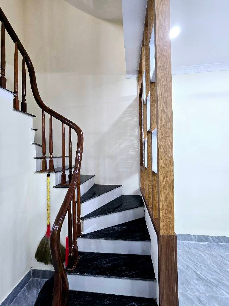 Bán nhà Minh Khai - diện tích 31m2 3 tầng - Nhà đẹp về ở ngay - giá 5,6 tỷ