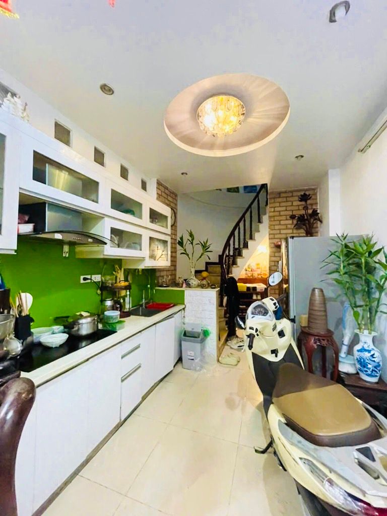 Bán nhà Tạ Quang Bửu - diện tích 31,2m2 5 tầng - gần ô tô - giá 11,6 tỷ