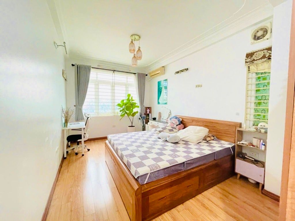 Bán nhà Tạ Quang Bửu - diện tích 31,2m2 5 tầng - gần ô tô - giá 11,6 tỷ