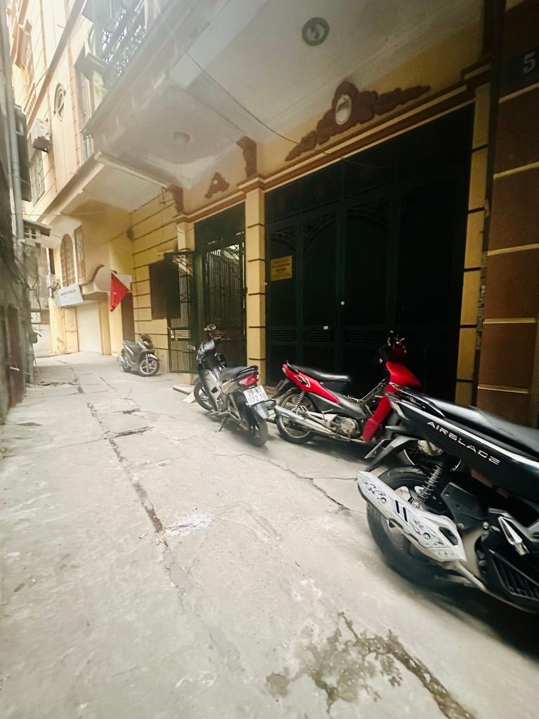 Bán nhà Ngõ Giáp Bát - diện tích 25m2 4 tầng - Ô TÔ TRÁNH - giá 6,45 tỷ