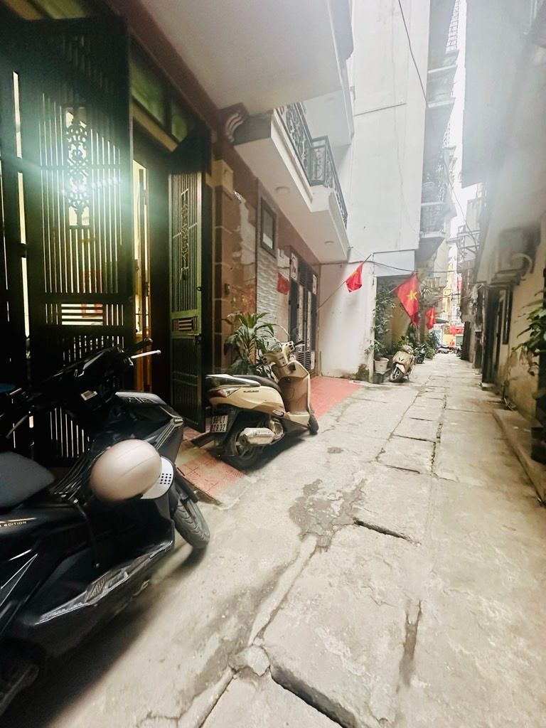 Bán nhà Ngõ Giáp Bát - diện tích 25m2 4 tầng - Ô TÔ TRÁNH - giá 6,45 tỷ