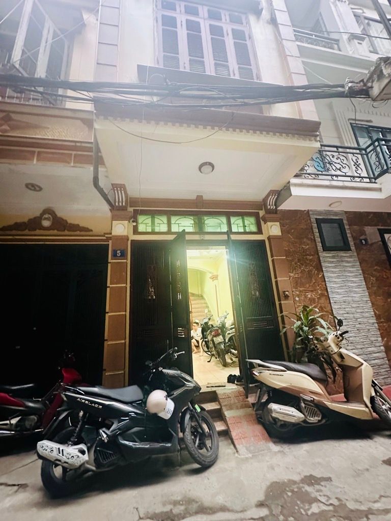 Bán nhà Ngõ Giáp Bát - diện tích 25m2 4 tầng - Ô TÔ TRÁNH - giá 6,45 tỷ
