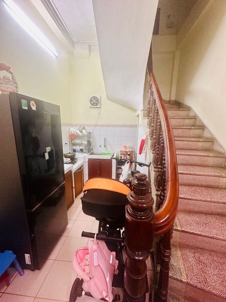 Bán nhà Ngõ Giáp Bát - diện tích 25m2 4 tầng - Ô TÔ TRÁNH - giá 6,45 tỷ