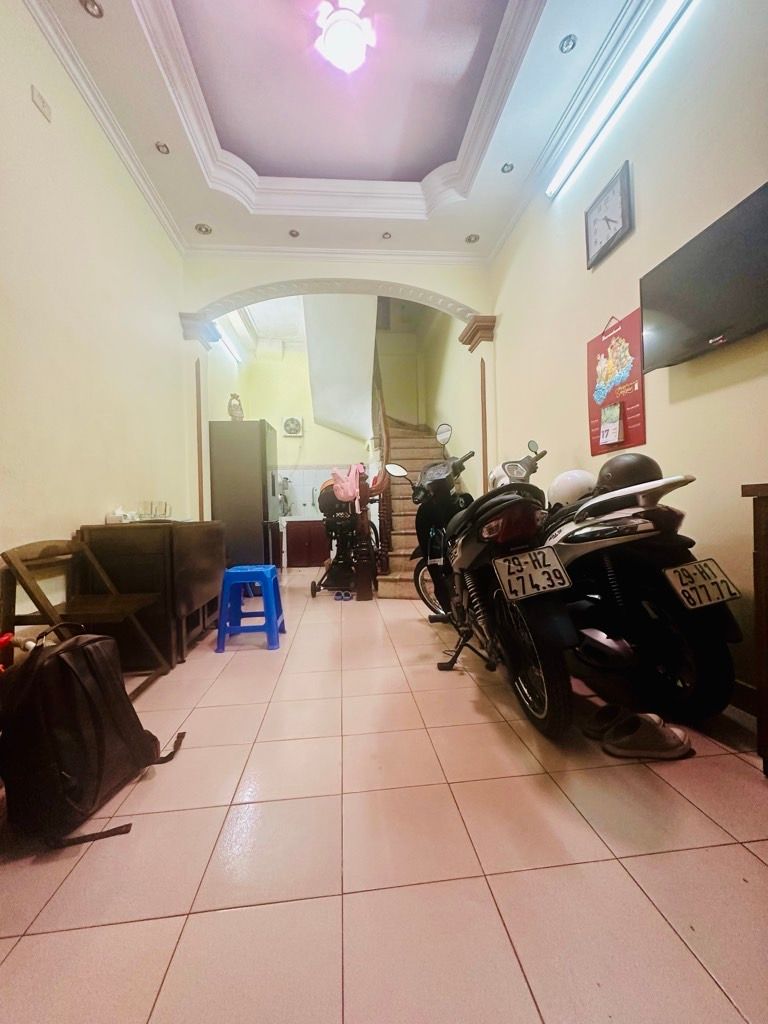 Bán nhà Ngõ Giáp Bát - diện tích 25m2 4 tầng - Ô TÔ TRÁNH - giá 6,45 tỷ