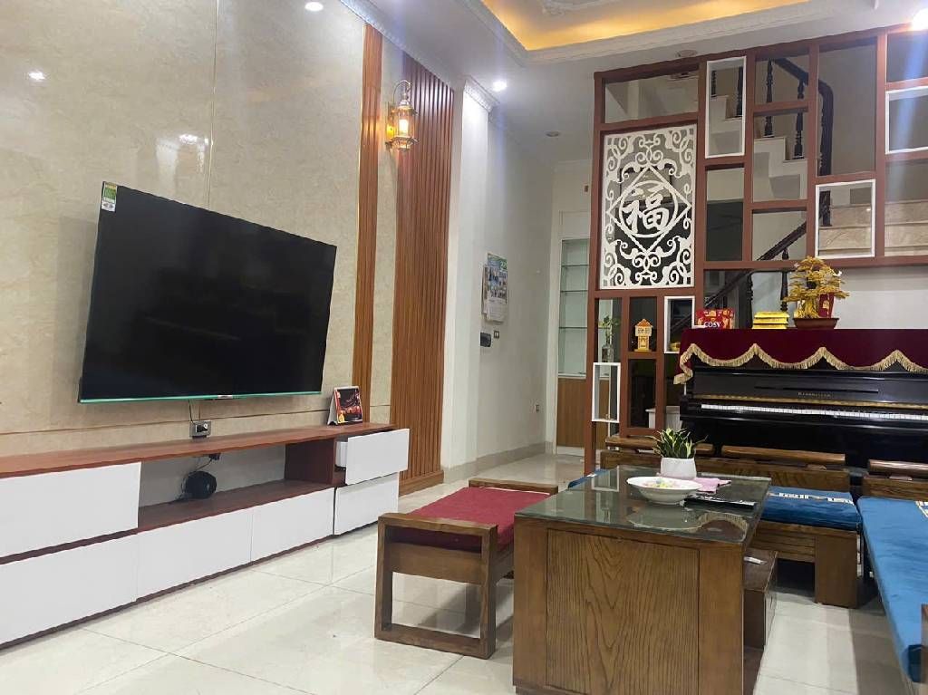 Bán nhà Nguyễn Viết Xuân - diện tích 45m2 4 tầng - ô tô tránh - giá 13,5 tỷ