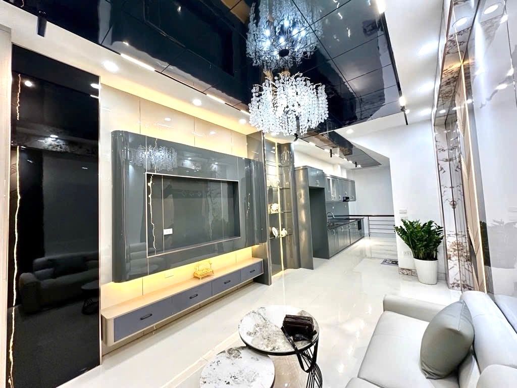 Bán nhà Kim Giang - diện tích 36.2m2 7 tầng - ô tô tránh - giá 22,5 tỷ