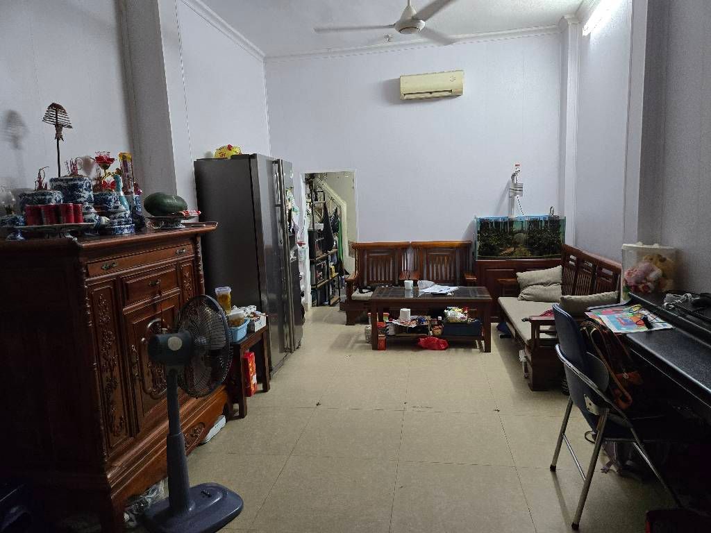 Bán nhà Đê Tô Hoàng - diện tích 34m2 4 tầng - Mặt phố vỉa hè ô tô - giá 15 tỷ